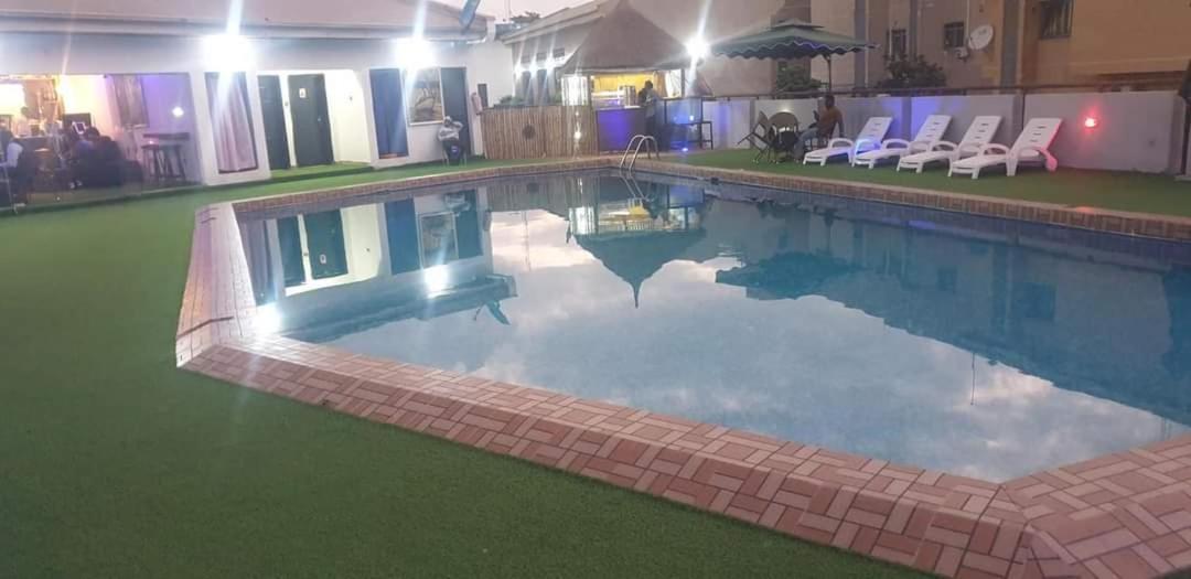 אבוג'ה Febson Hotel מראה חיצוני תמונה